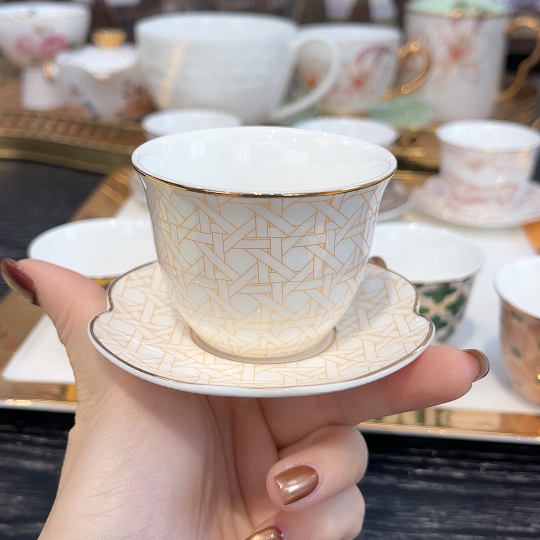 骨瓷//：：：：：：：：：：：：：