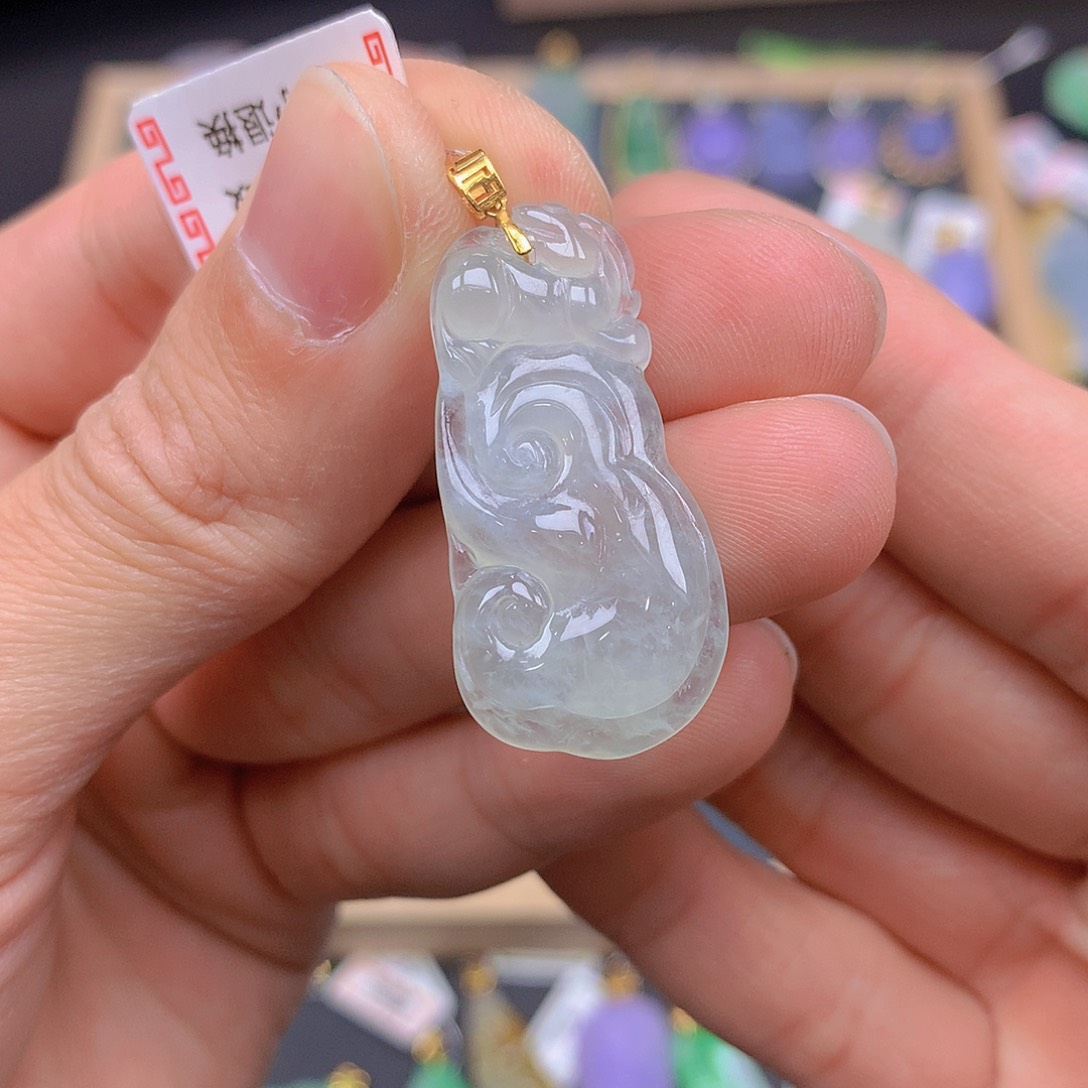 翡翠颈饰18K金镶嵌翡翠