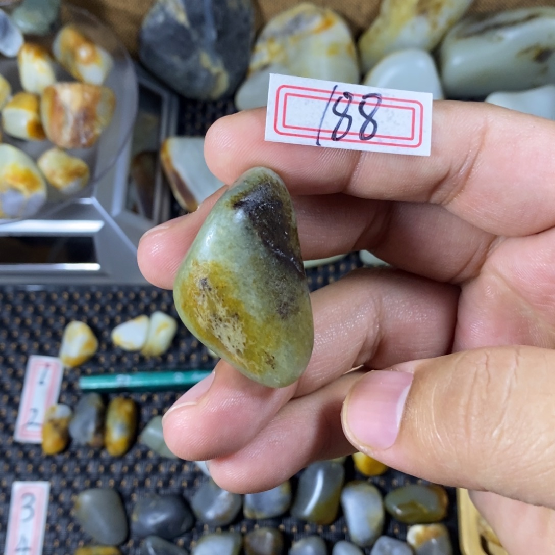 和田玉（糖玉）未镶嵌挂件