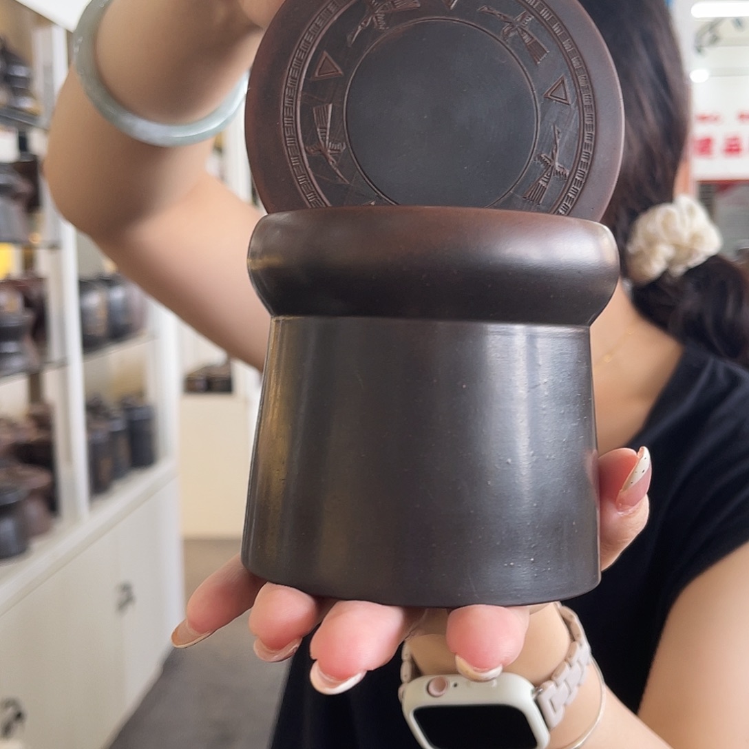 新粉福利 钦州坭兴陶茶叶罐二两装