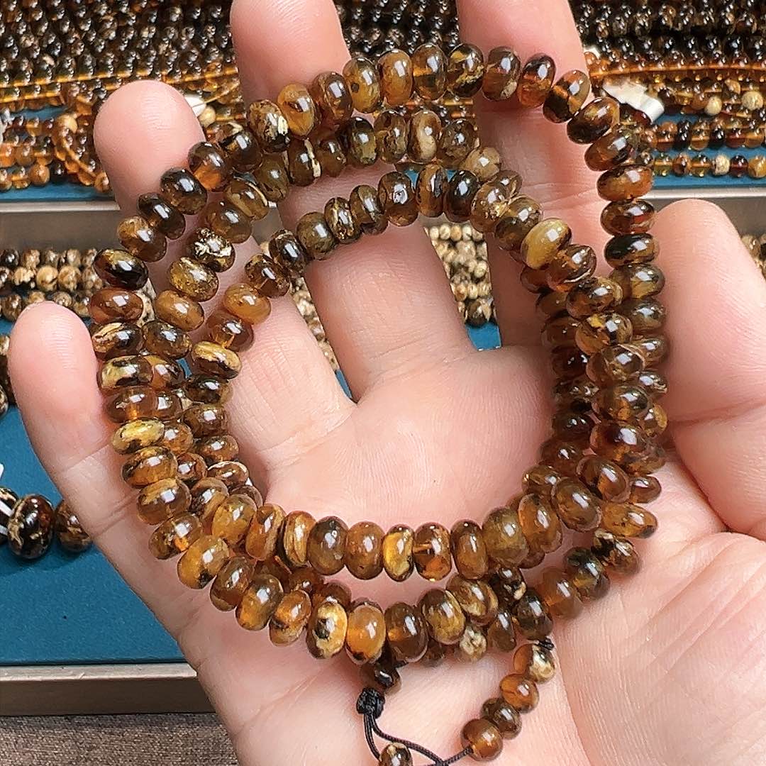 琥珀颈饰未镶嵌抚顺