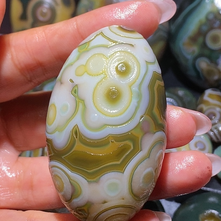 清***浅玛瑙/玉髓未镶嵌珠宝奇石