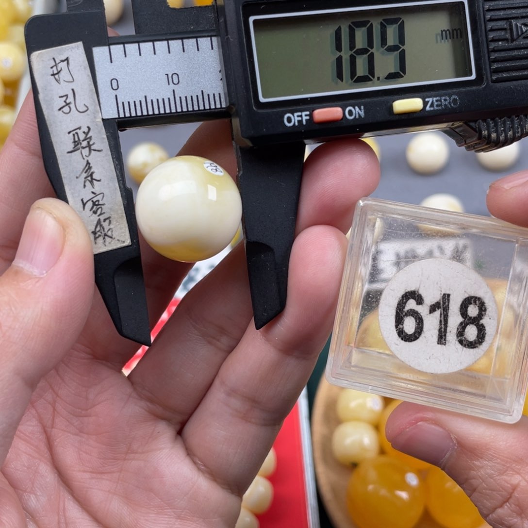 蜜蜡珠宝奇石未镶嵌