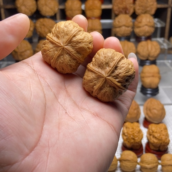 哥***鼠文玩核桃吊坠8大四棱子