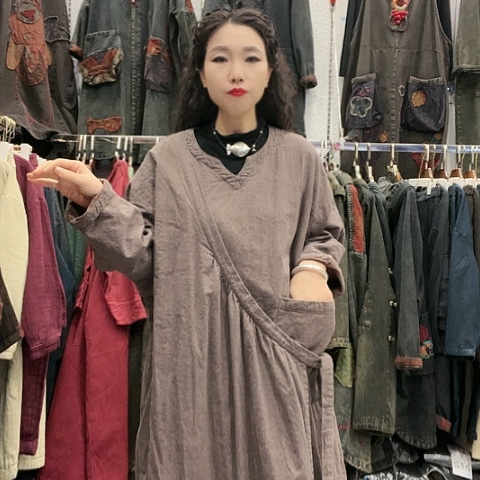 刺绣招财猫双层亚麻佛袍裙驼色