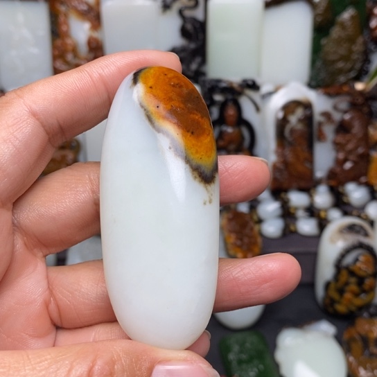 和田玉颈饰未镶嵌花*