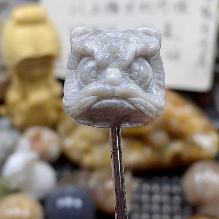 颈饰未镶嵌硅化珊瑚（珊瑚玉）