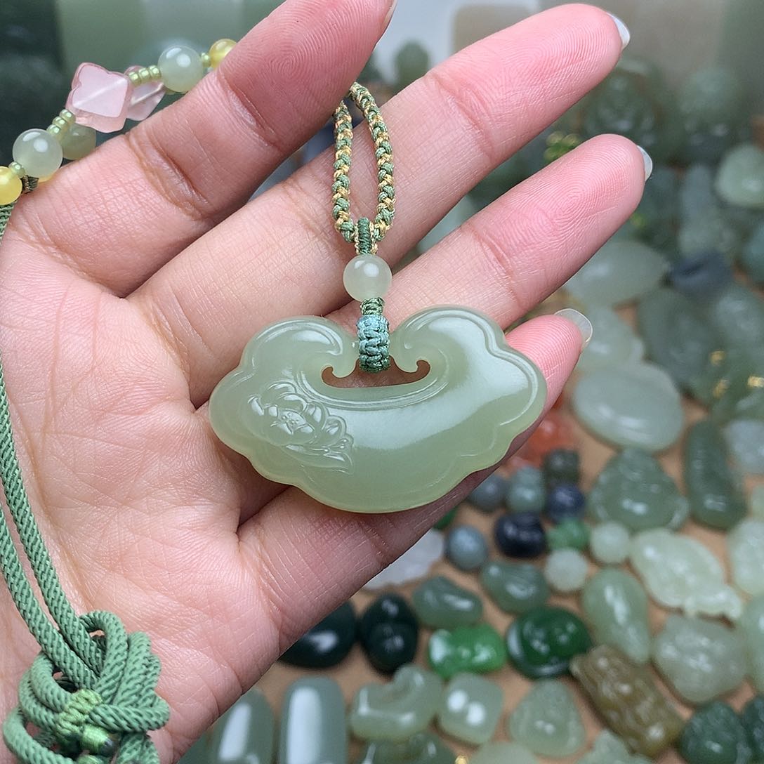 和田玉吊坠未镶嵌