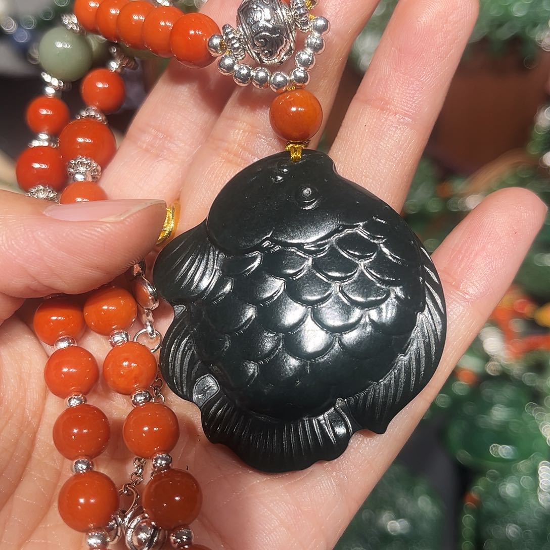 颈饰未镶嵌和田玉（糖玉）