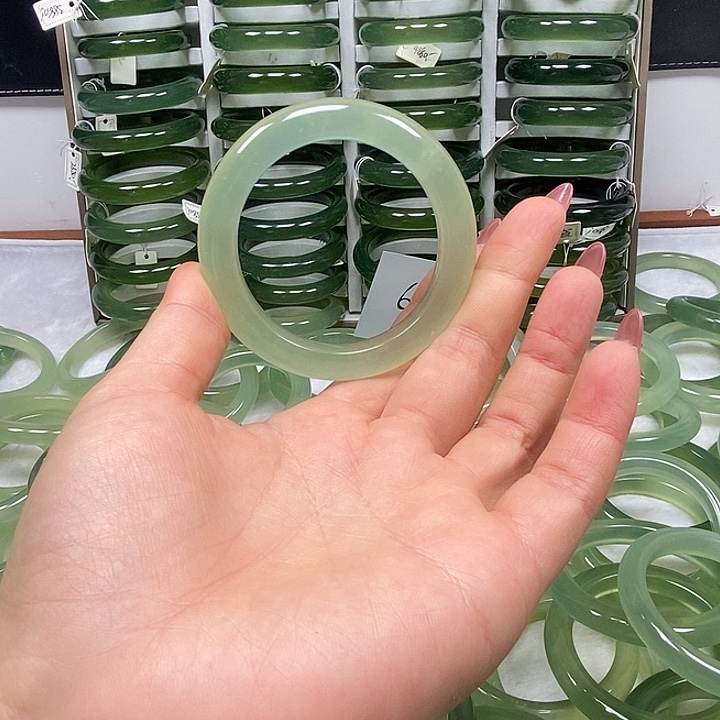 ****骨蛇纹石玉未镶嵌手镯