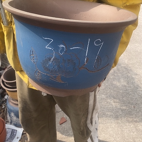 紫砂中国宜兴紫砂花盆，