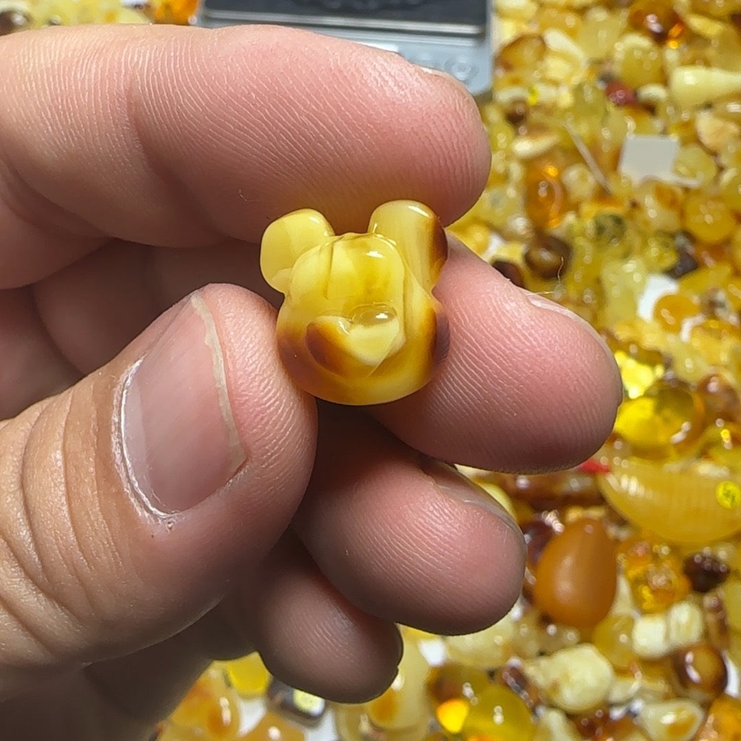 琥珀未镶嵌裸石1.12克