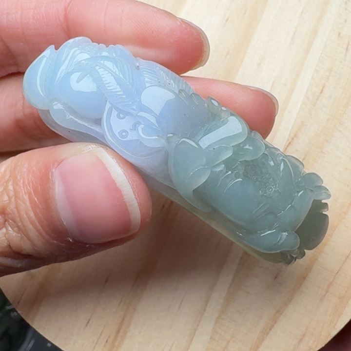 翡翠未镶嵌颈饰手牌