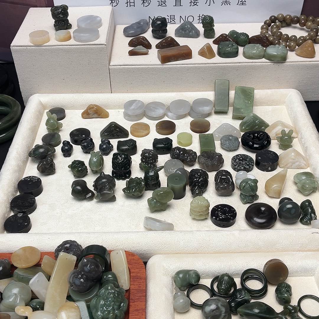 奥***哦和田玉未镶嵌颈饰差价