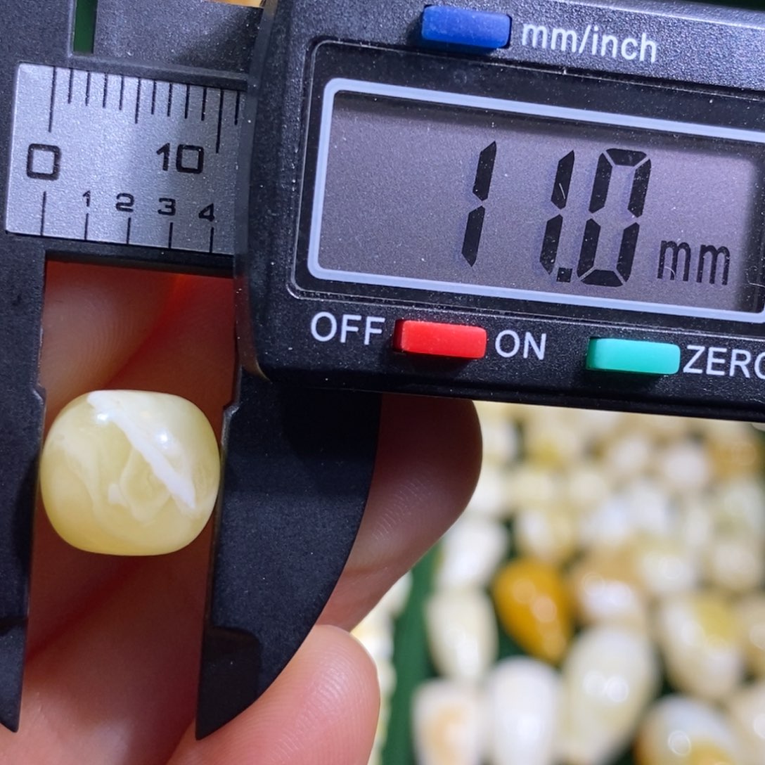 证***春蜜蜡未镶嵌裸石配饰