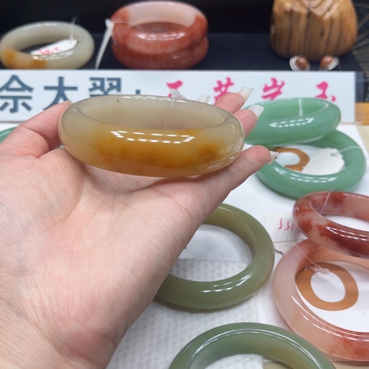 未镶嵌手镯石英质玉5****5