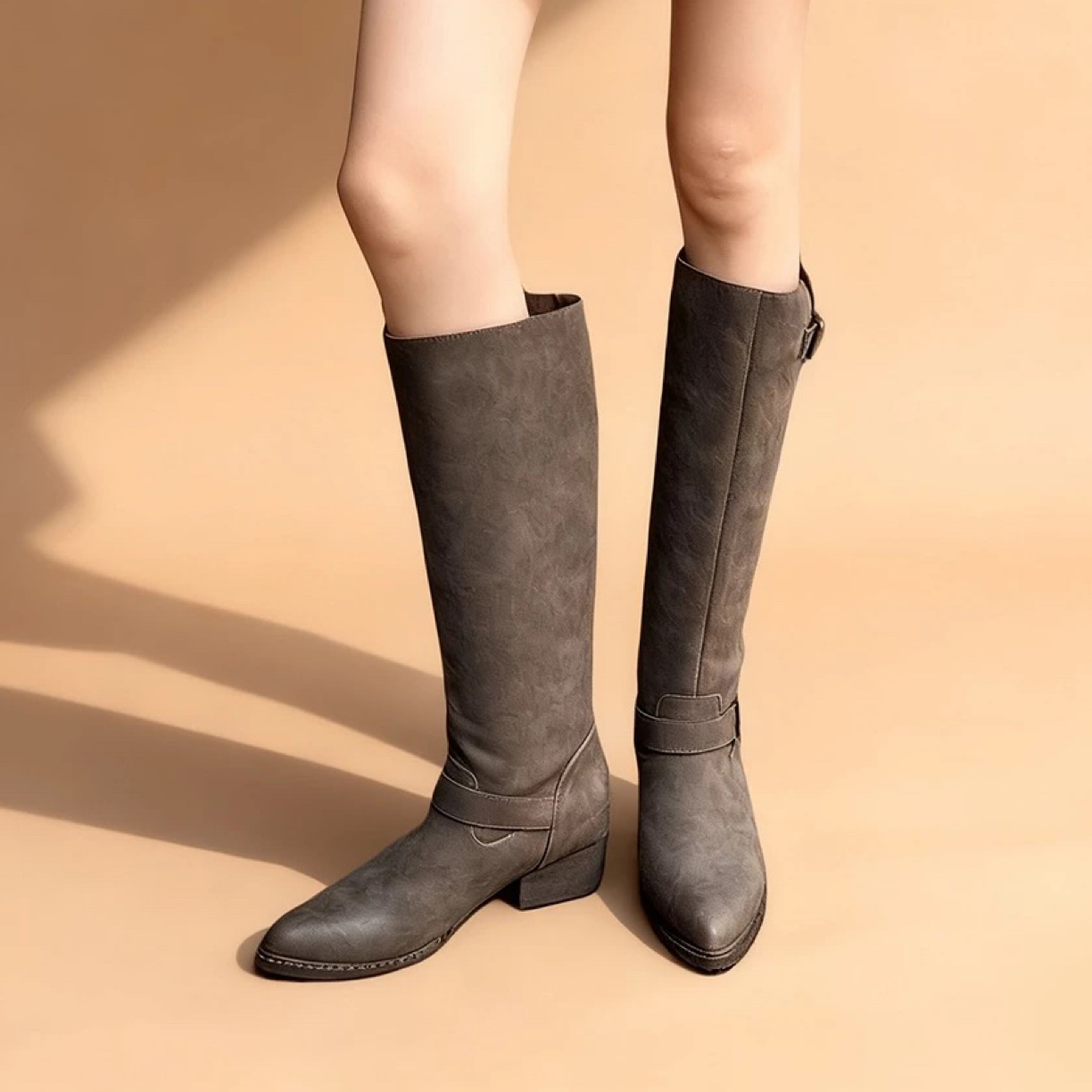 秋冬爆款韩版粗跟尖头工装鞋百搭休闲复古英伦高筒骑士B015198-1A