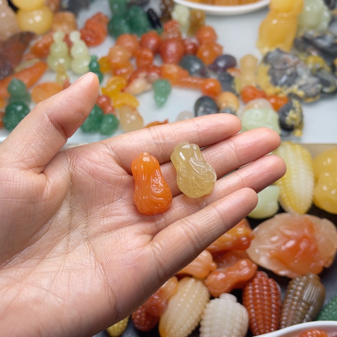 用***3石英质玉（金丝玉）未镶嵌颈饰