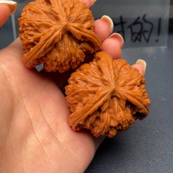 侯***默文玩核桃吊坠白狮子