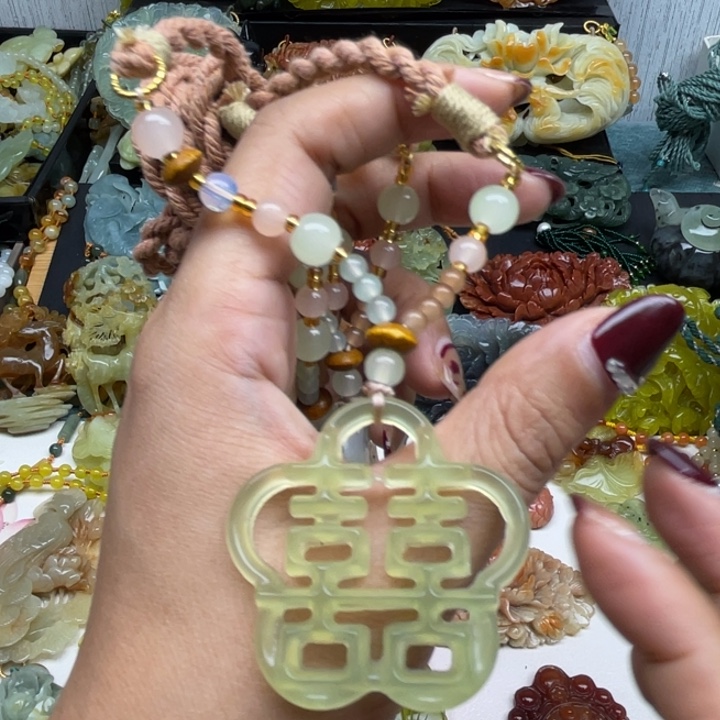 蛇纹石玉未镶嵌颈饰