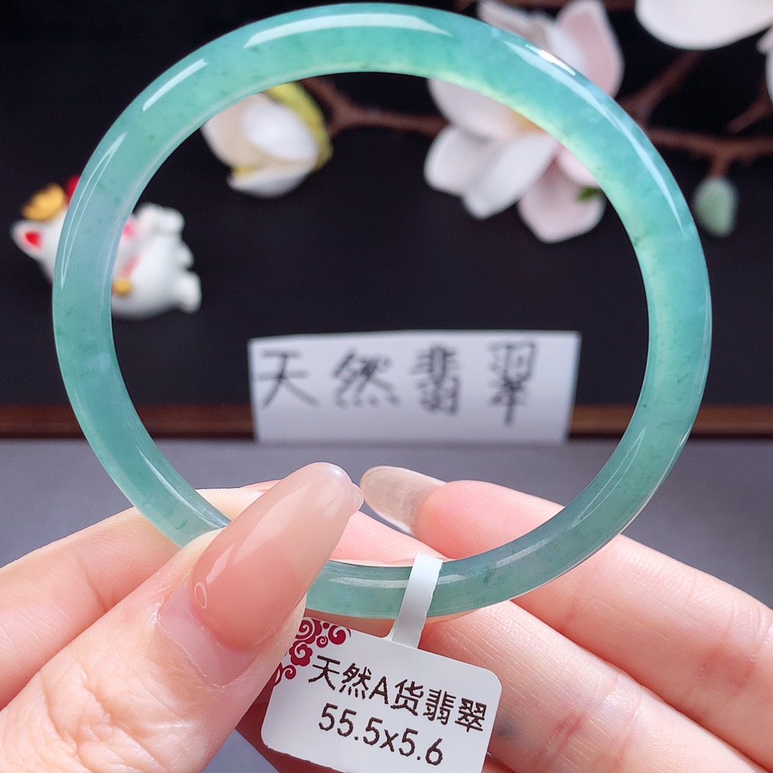 翡翠手镯（圆镯）未镶嵌
