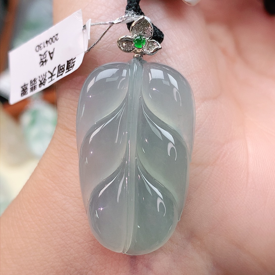 颈饰18K金镶嵌翡翠叶子