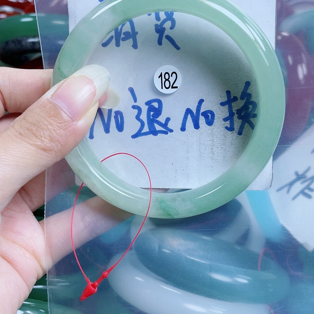 【闪购商品】石英质玉未镶嵌手镯6263