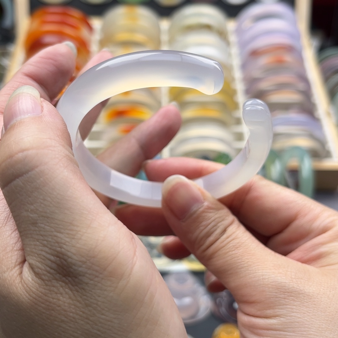 玛瑙/玉髓手镯未镶嵌59