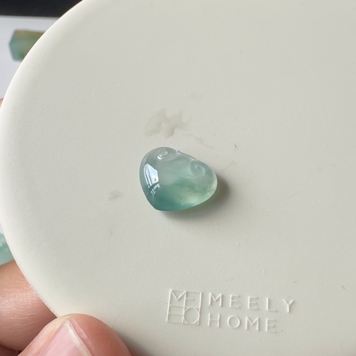 定制翡翠未镶嵌如意