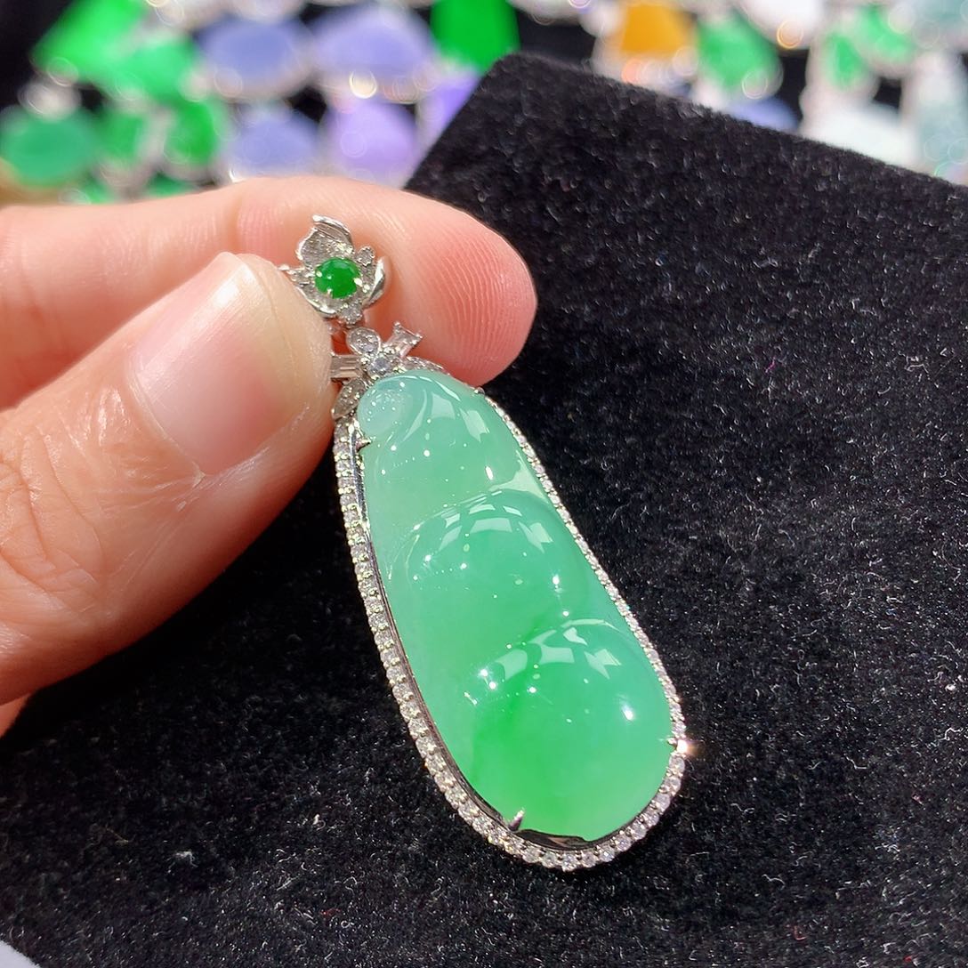 翡翠18K金镶嵌颈饰