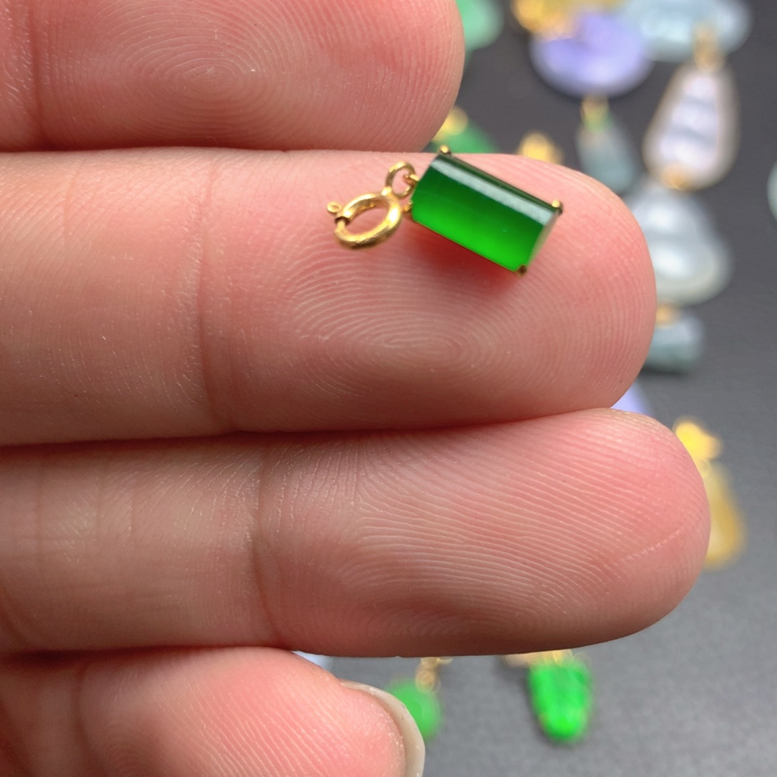 【闪购商品】颈饰18K金镶嵌翡翠翡翠