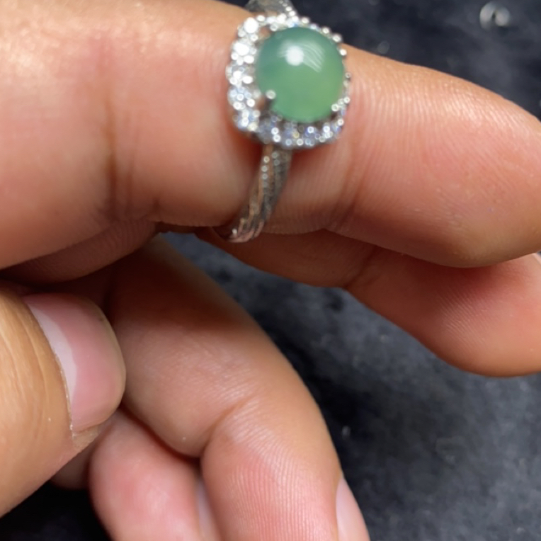 A货翡翠戒指种甜绿蛋面女款