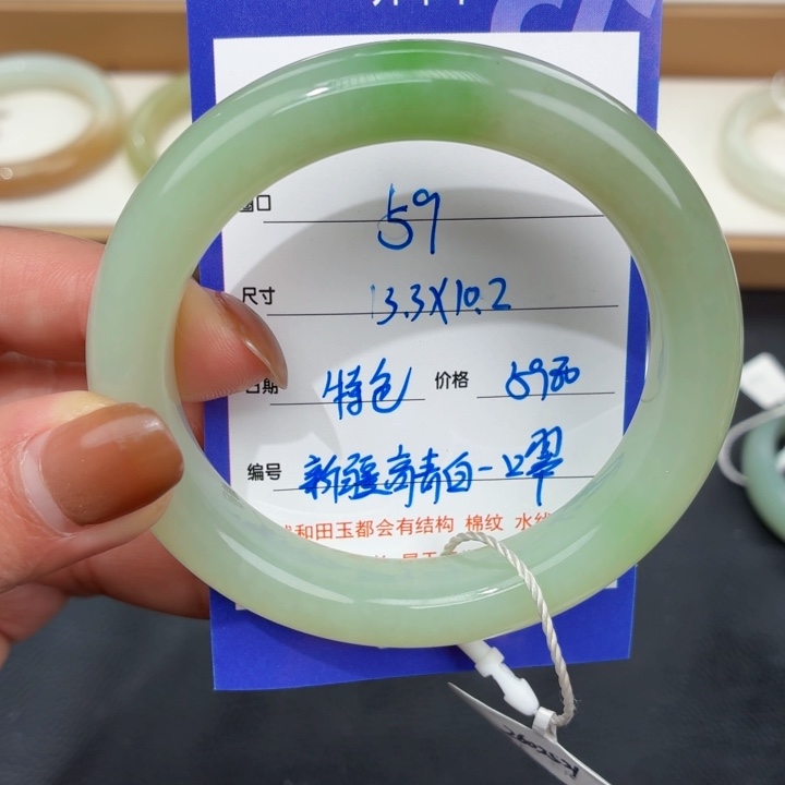 橙***姐和田玉未镶嵌手镯