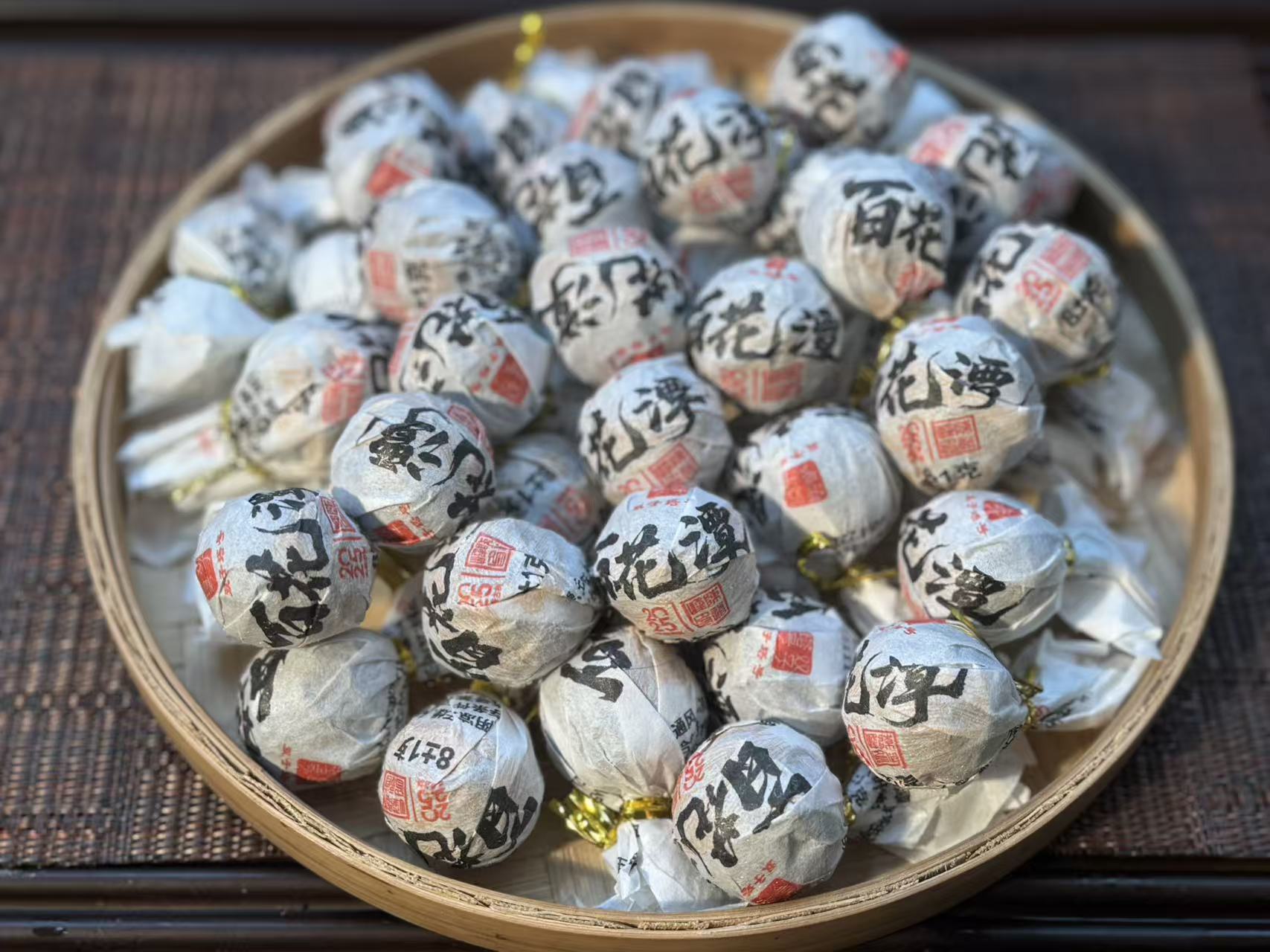 【双子塔号】2025年百花潭单株古树龙珠普洱茶生茶10粒/盒