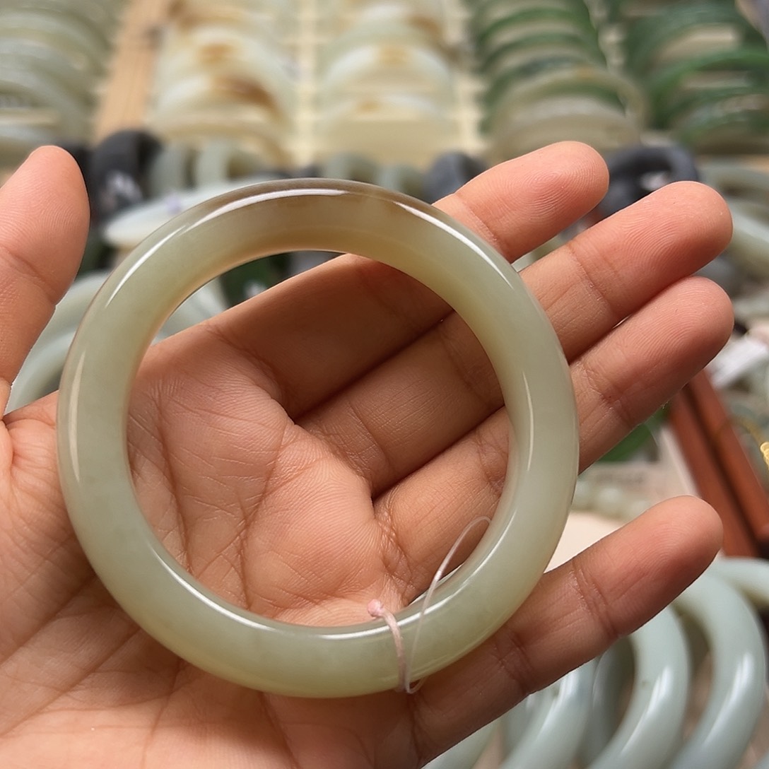 和田玉手镯未镶嵌和田玉