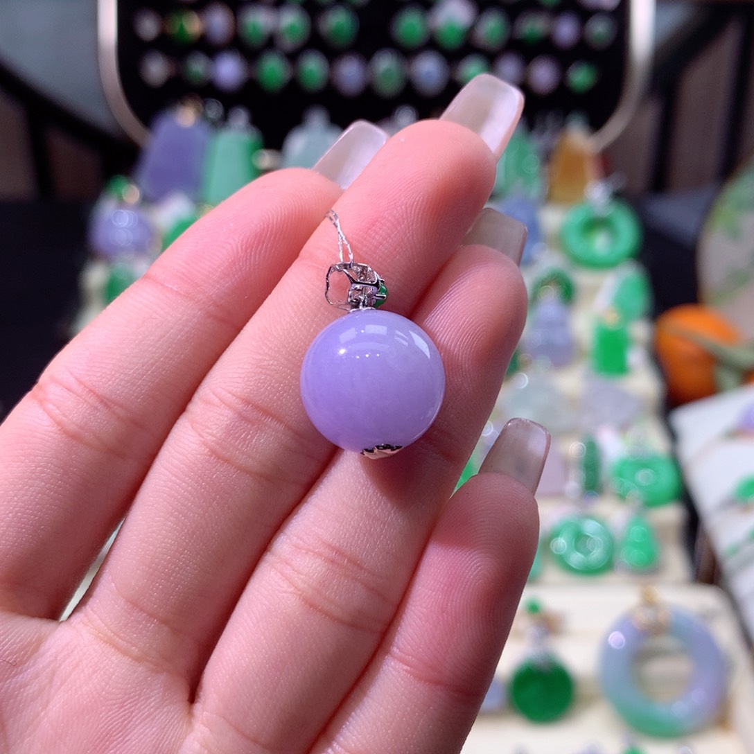 翡翠颈饰18K金镶嵌翡翠