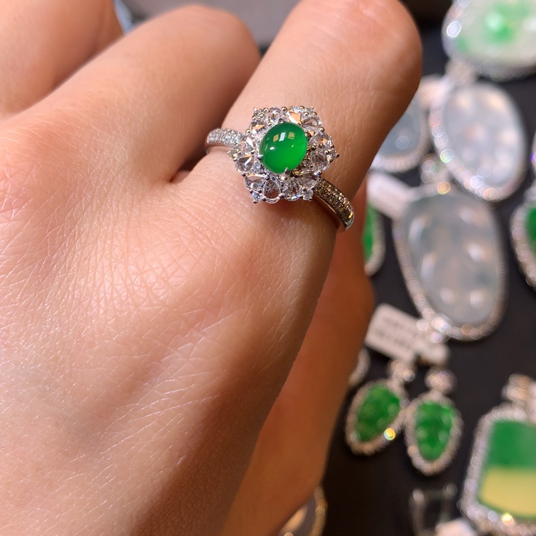 翡翠吊坠(不含链)18K金镶嵌