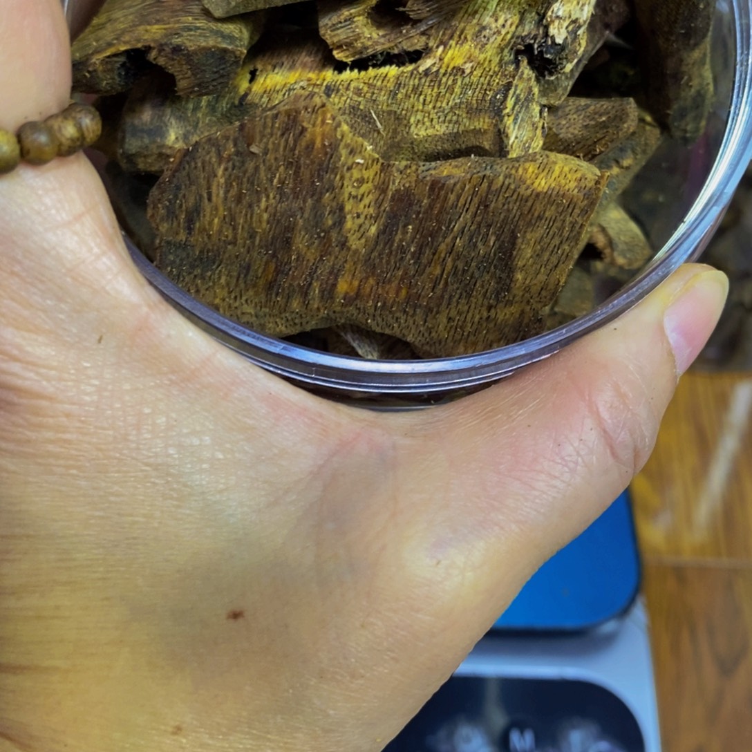 玉***小沉香沉香碎屑乌身310克