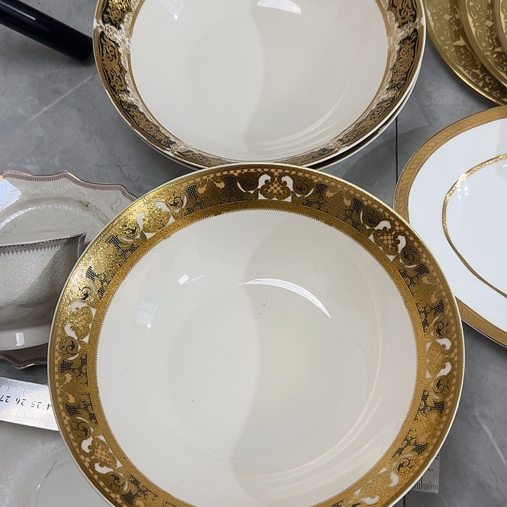 芳***芳瓷9英寸汤碗3个微瑕