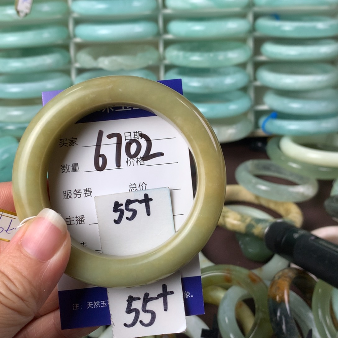 蛇纹石玉手镯未镶嵌6702