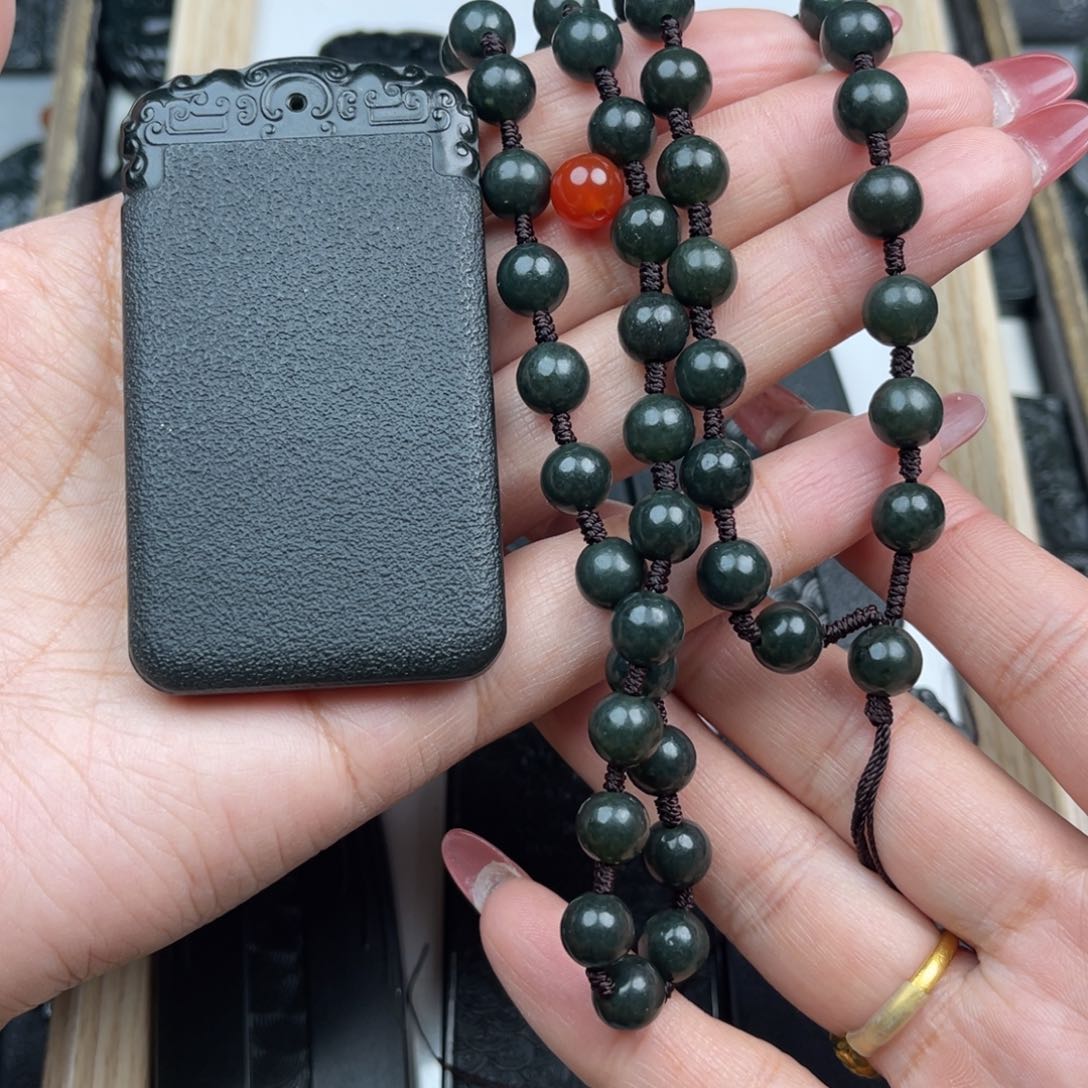 和田玉颈饰未镶嵌上***装