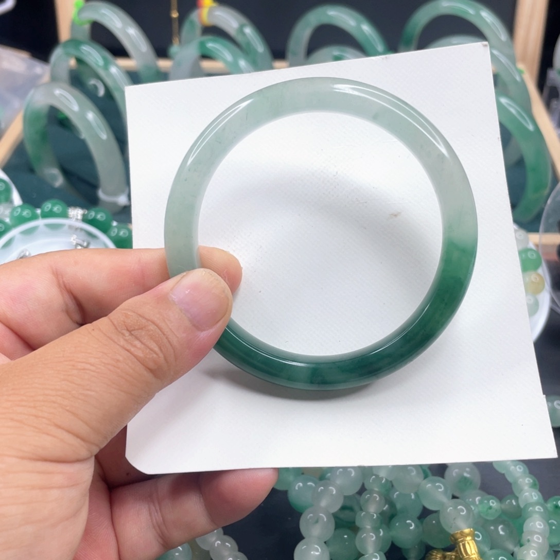 未镶嵌手镯石英质玉