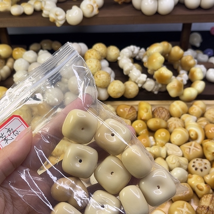 莫***离吊坠菩提根/象牙果