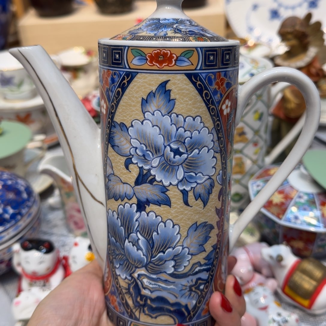 茶盏咖啡杯里有一个小