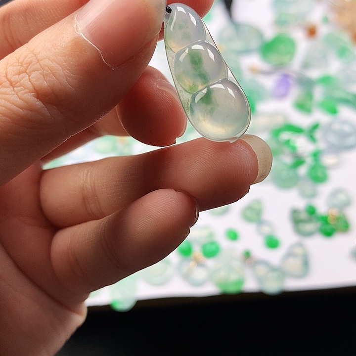 翡翠未镶嵌吊坠(不含链)豆子