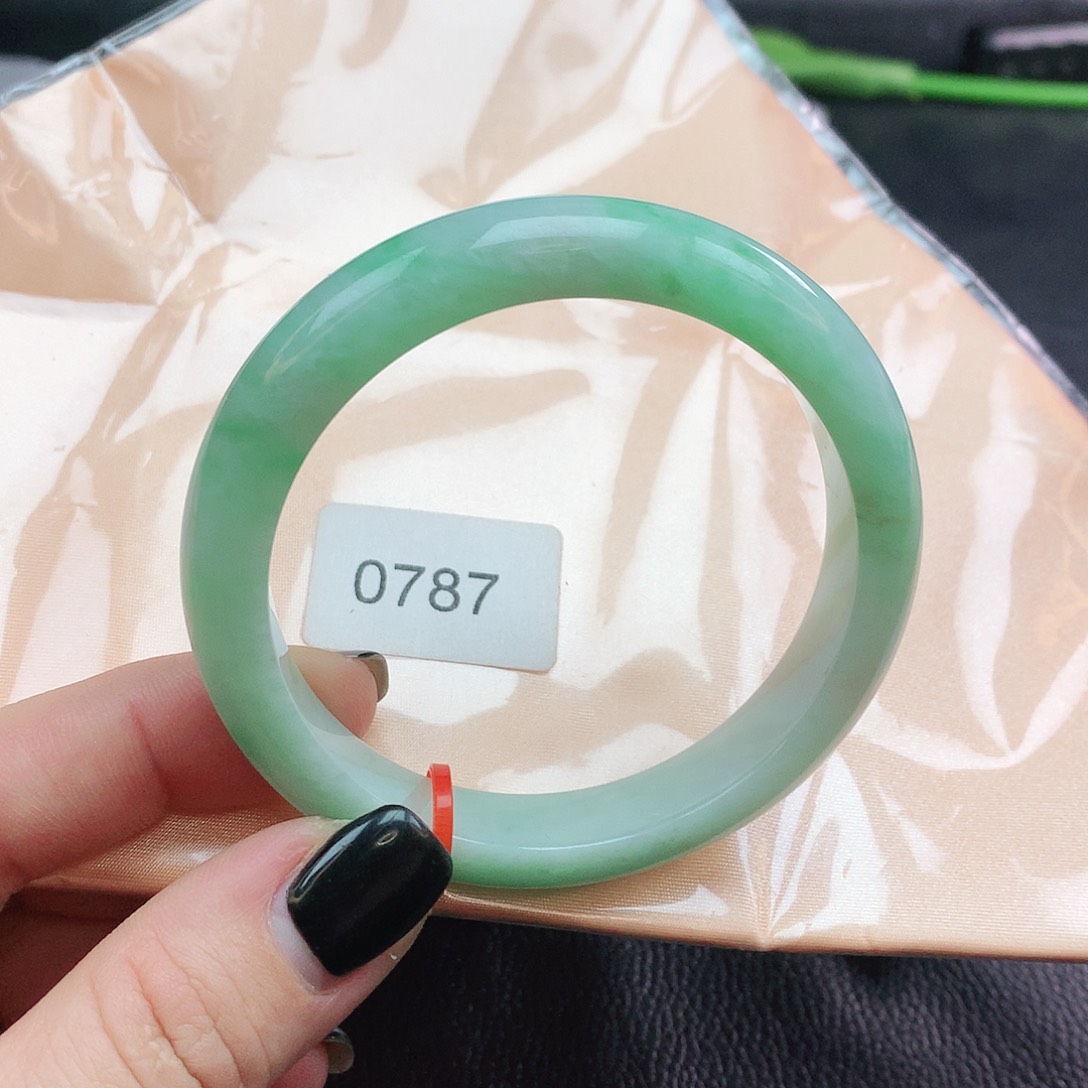 翡翠手镯未镶嵌正880787