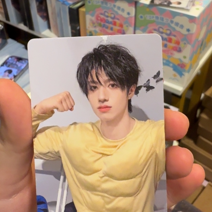 朱志鑫万有引力小卡