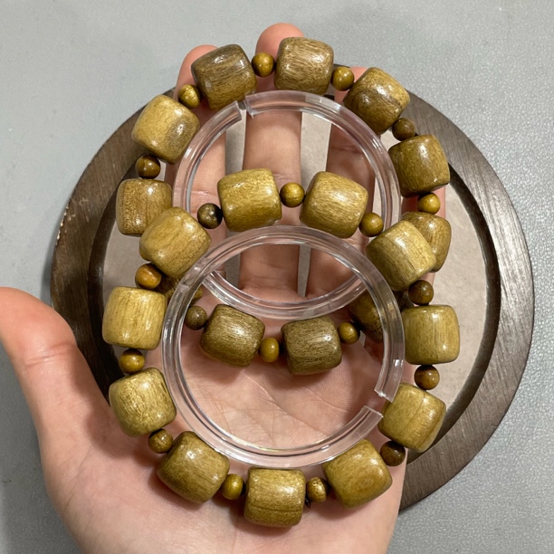 A165金丝楠卡1.5桶珠单圈手串