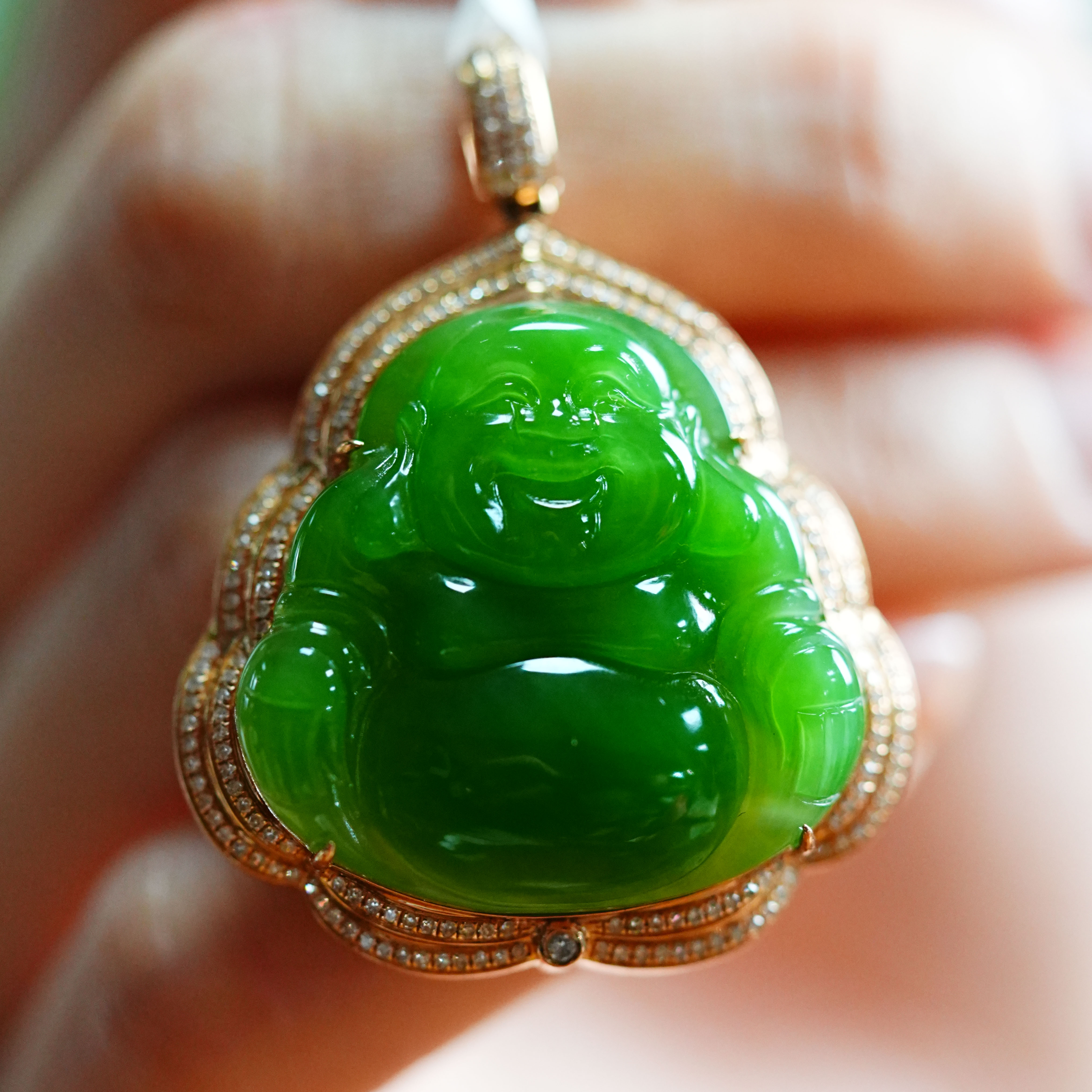 【大表姐珠宝】天然俄罗斯碧玉乌兰海苹果绿佛公吊坠18K金扣头镶嵌