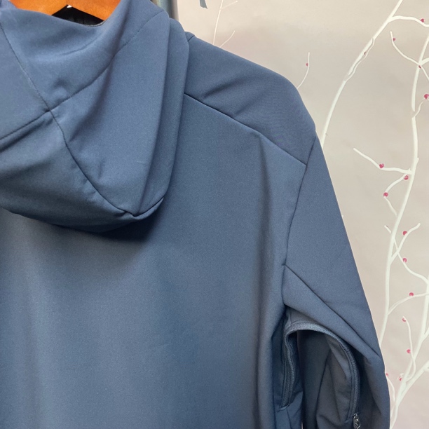 清七代户外男士红刺绣连帽抓绒软壳冲锋衣